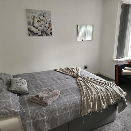 Birmingham Blissful Apartment With 2 Bedrooms Exterior photo