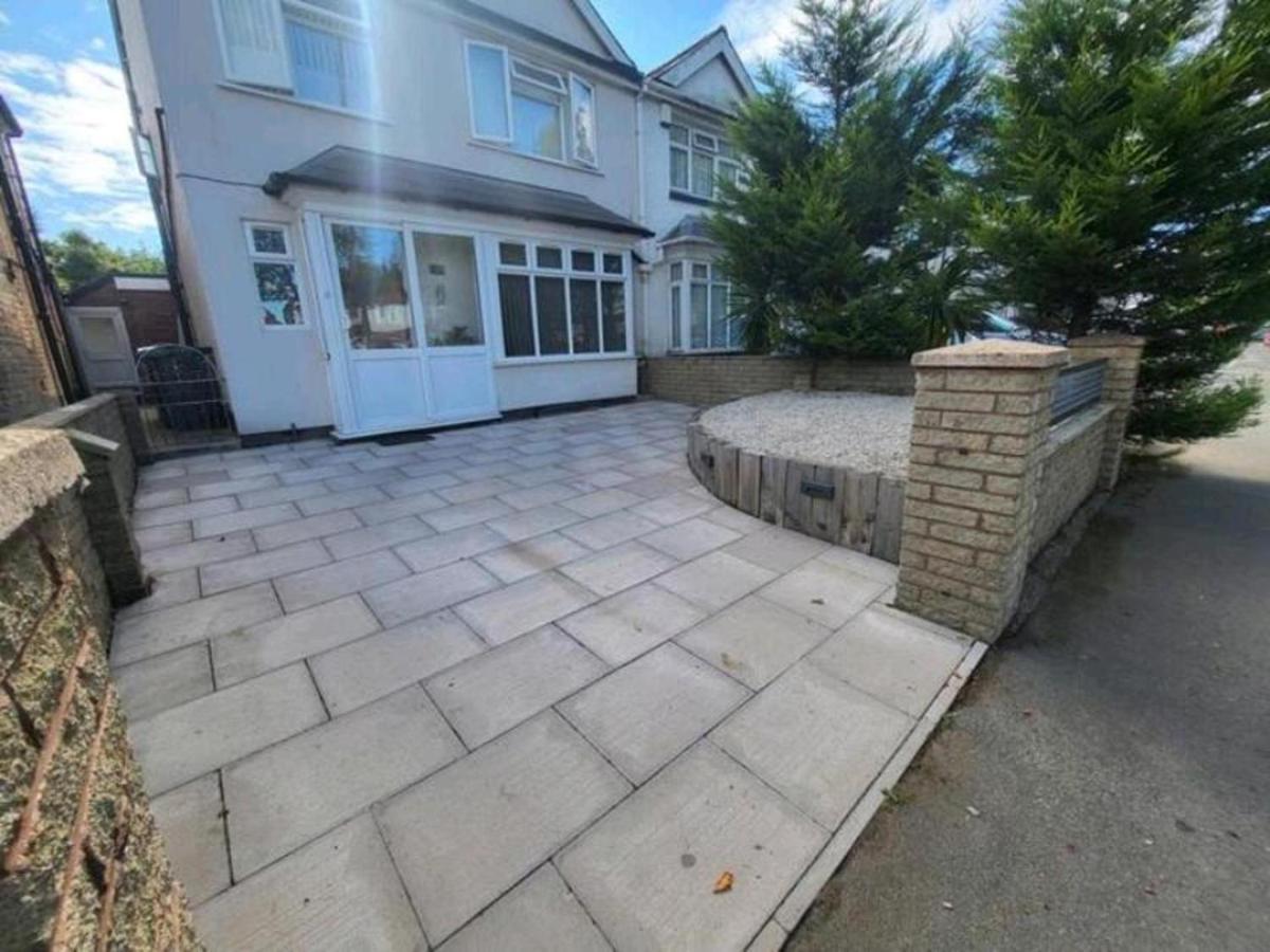 Birmingham Blissful Apartment With 2 Bedrooms Exterior photo