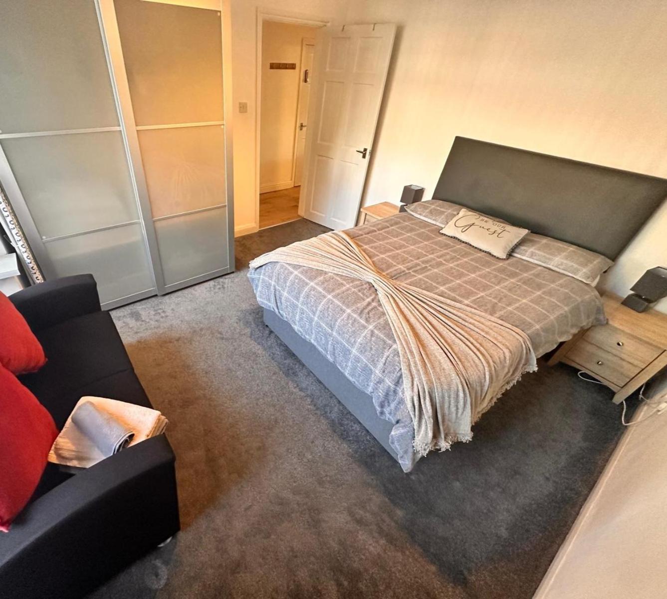 Birmingham Blissful Apartment With 2 Bedrooms Exterior photo