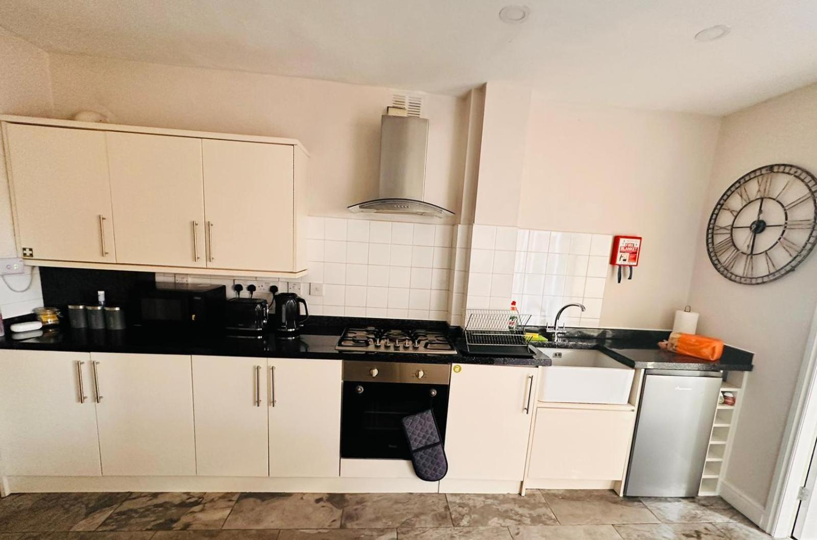 Birmingham Blissful Apartment With 2 Bedrooms Exterior photo